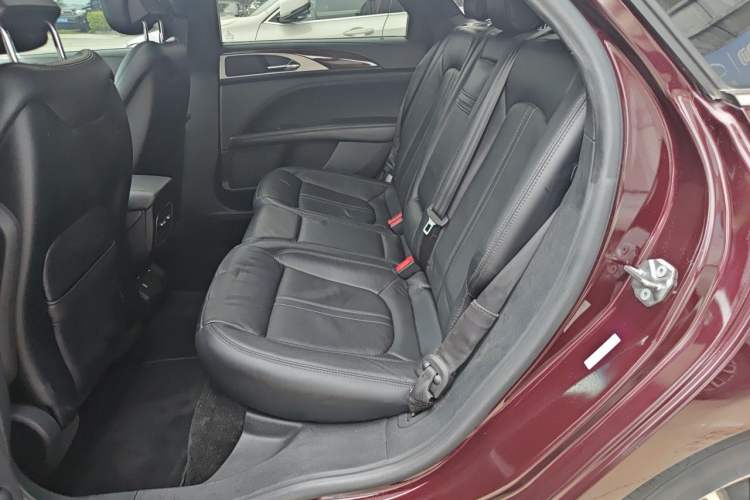 Used Lincoln MKZ 2017 2.0T Luxury Edition Left Rear Seat