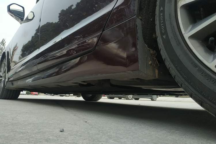 Used Lincoln MKZ 2017 2.0T Luxury Edition Left Side Sill
