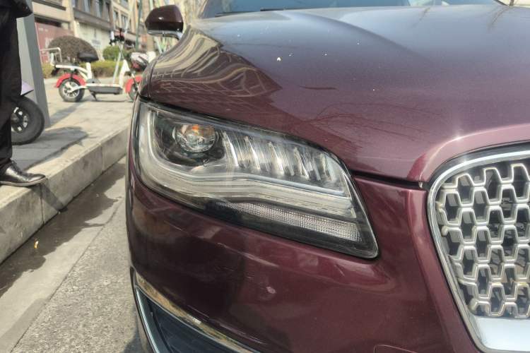 Used Lincoln MKZ 2017 2.0T Luxury Edition Right Front Headlight