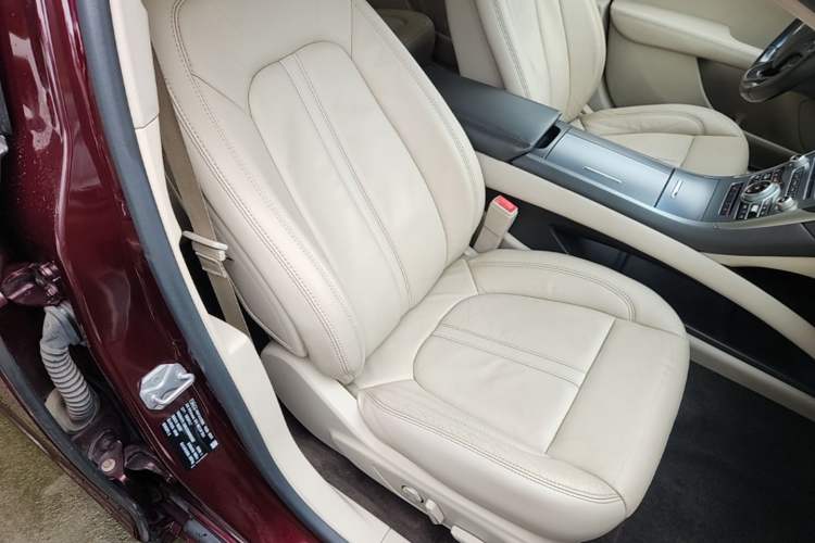 Used Lincoln MKZ 2017 2.0T Luxury Edition Right Front Seat