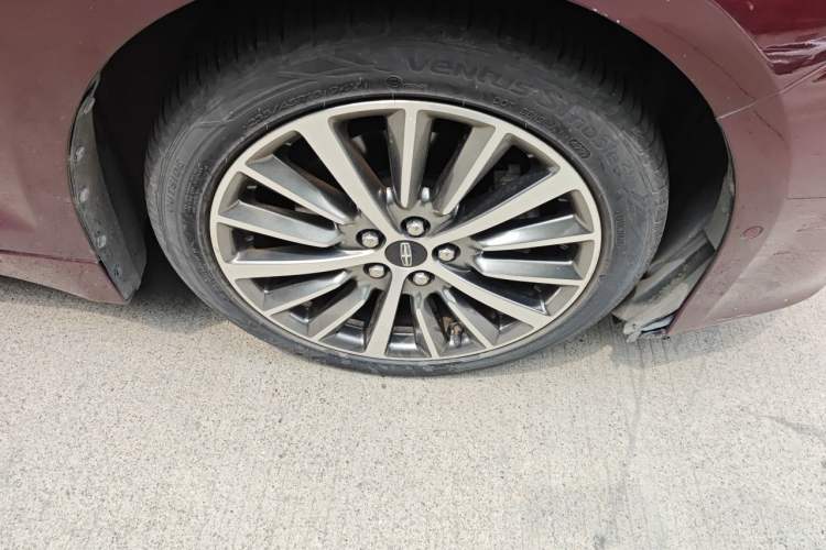 Used Lincoln MKZ 2017 2.0T Luxury Edition Right Front Wheel Hub