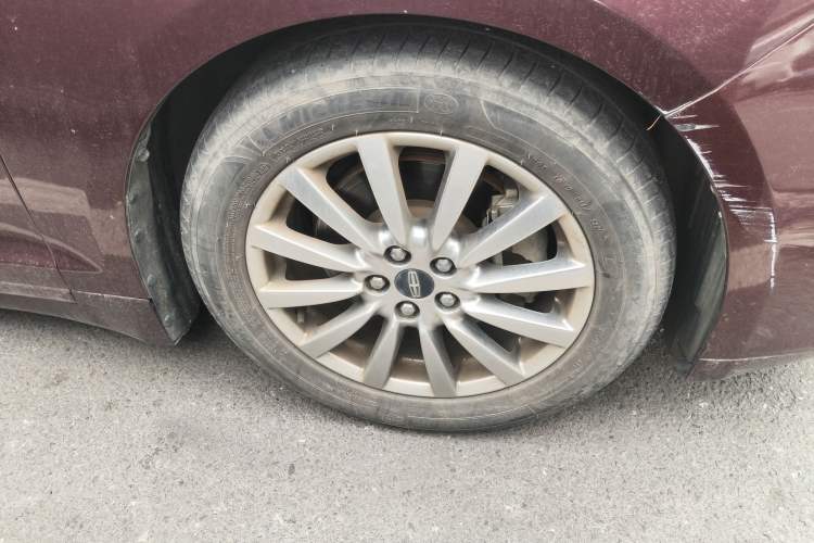 Used Lincoln MKZ 2017 2.0T Luxury Edition Right Front Wheel Hub