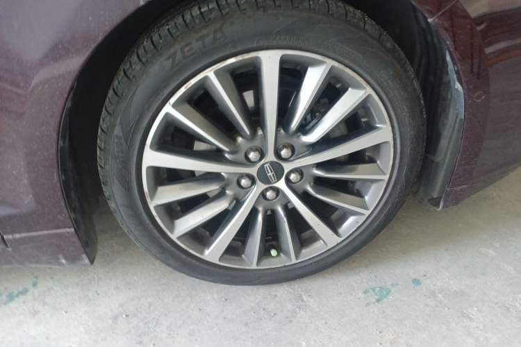 Used Lincoln MKZ 2017 2.0T Luxury Edition Right Front Wheel Hub