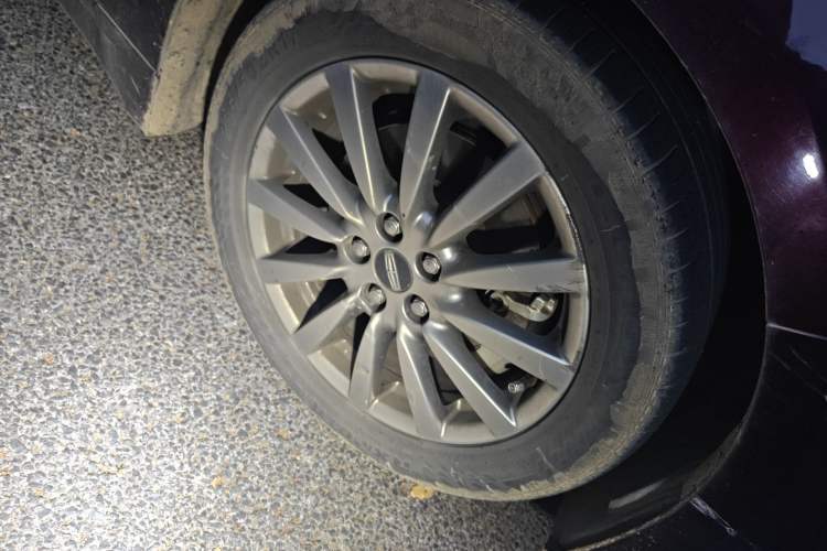 Used Lincoln MKZ 2017 2.0T Luxury Edition Right Front Wheel Hub