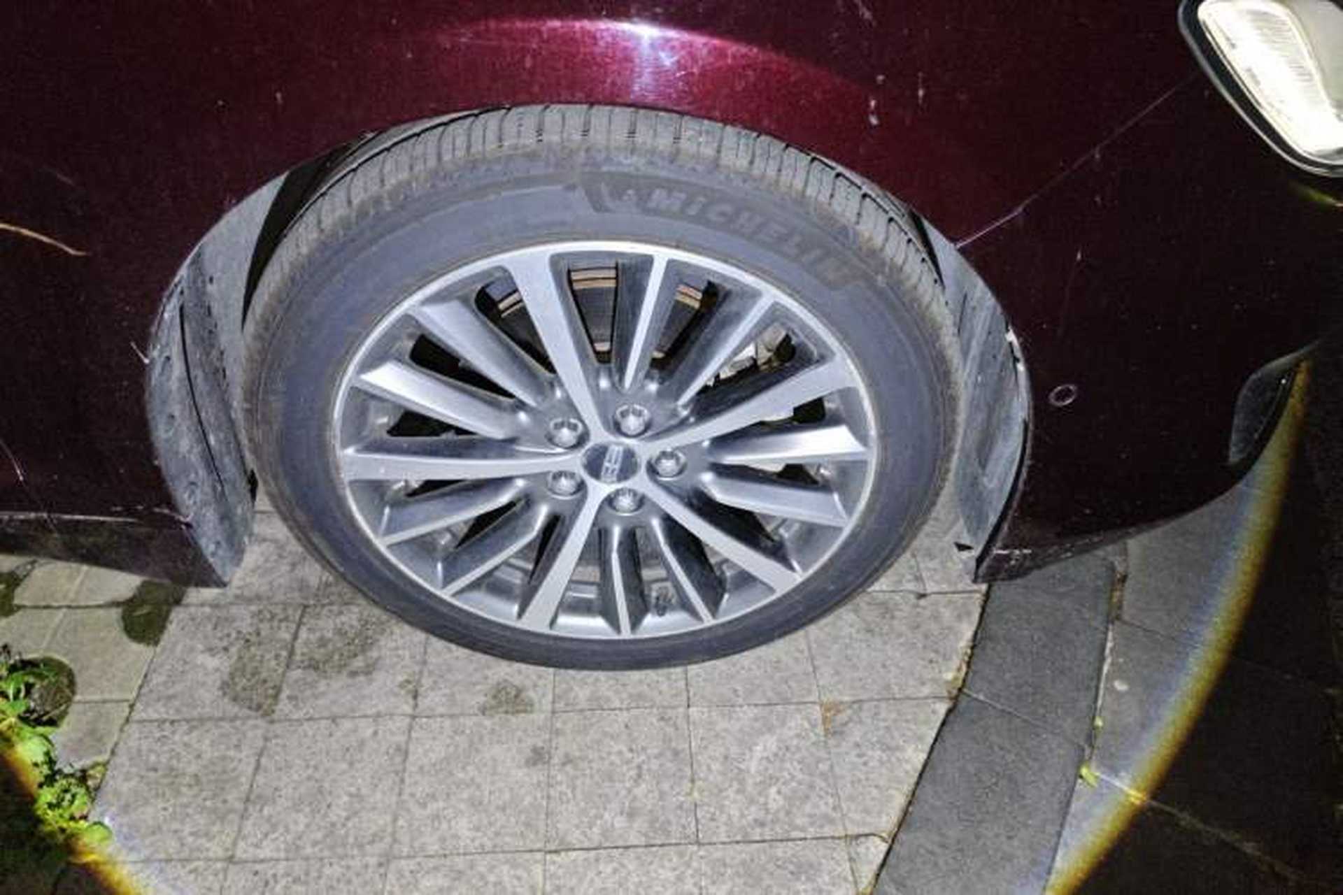 Used Lincoln MKZ 2017 2.0T Luxury Edition Right Front Wheel Hub