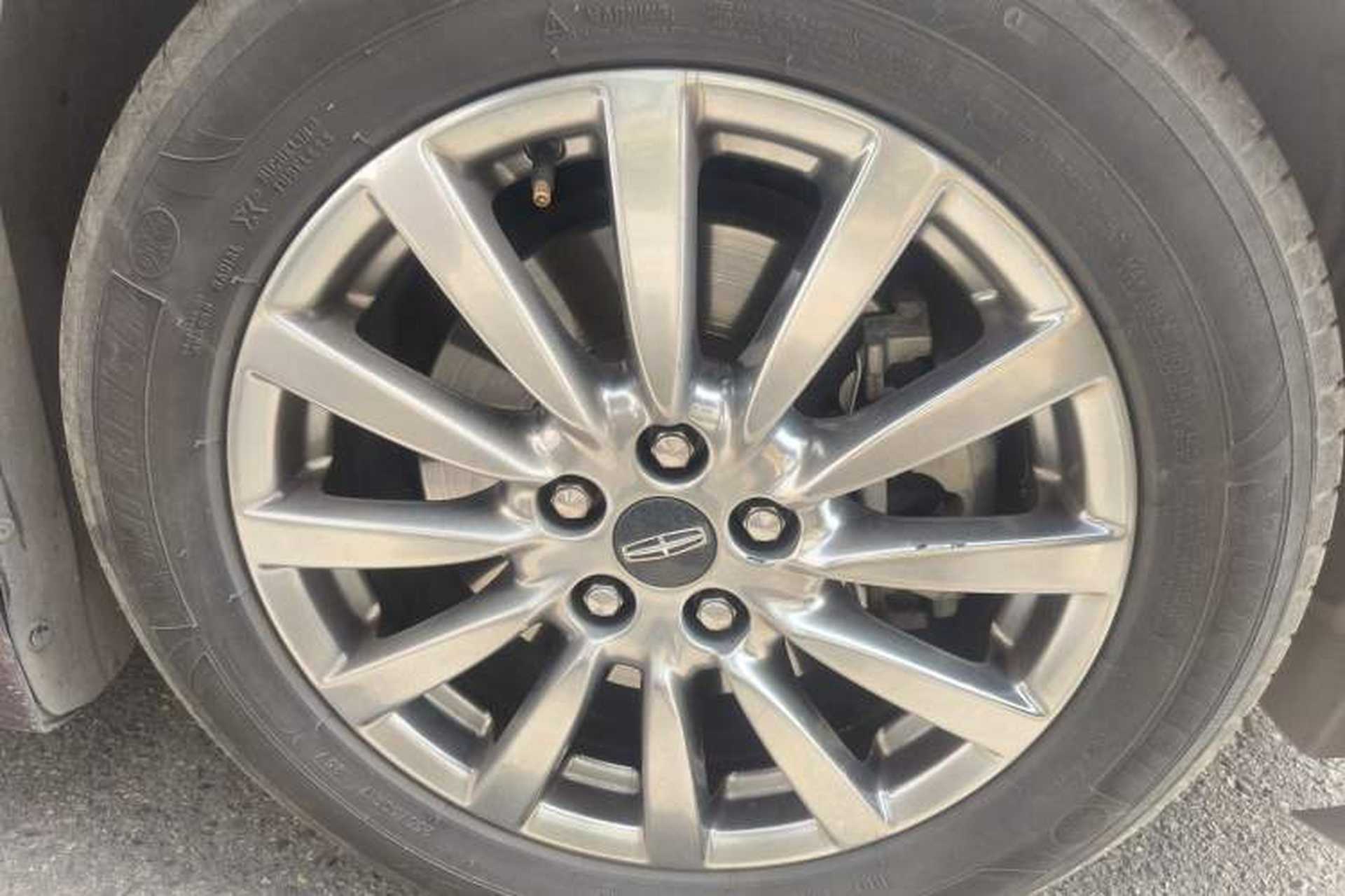 Used Lincoln MKZ 2017 2.0T Luxury Edition Right Front Wheel Hub