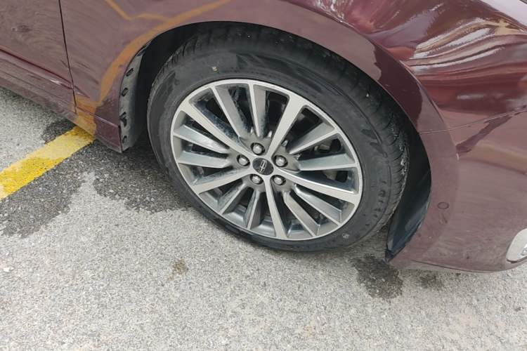 Used Lincoln MKZ 2017 2.0T Luxury Edition Right Front Wheel Hub