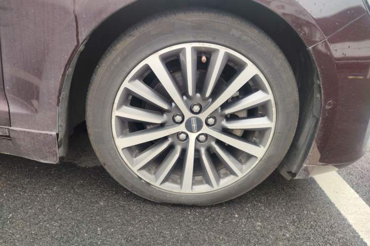 Used Lincoln MKZ 2017 2.0T Luxury Edition Right Front Wheel Hub