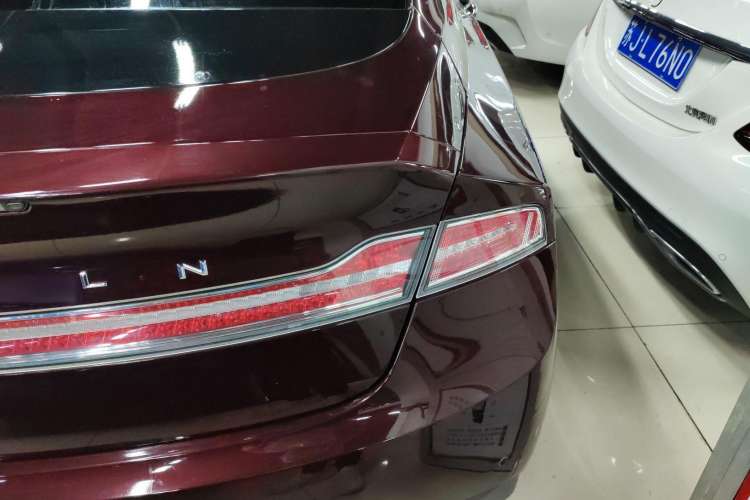 Used Lincoln MKZ 2017 2.0T Luxury Edition Right Rear Taillight