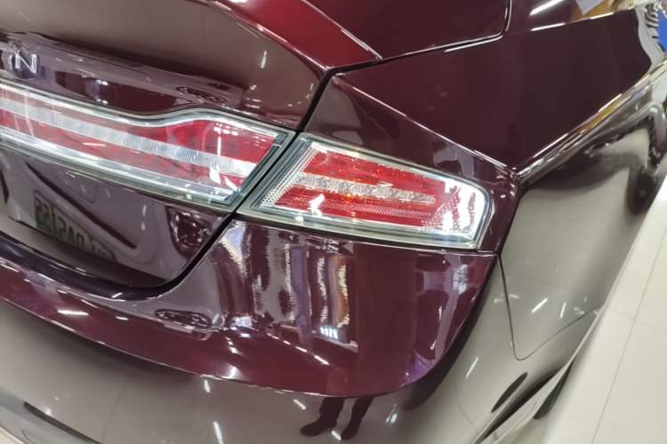Used Lincoln MKZ 2017 2.0T Luxury Edition Right Rear Taillight