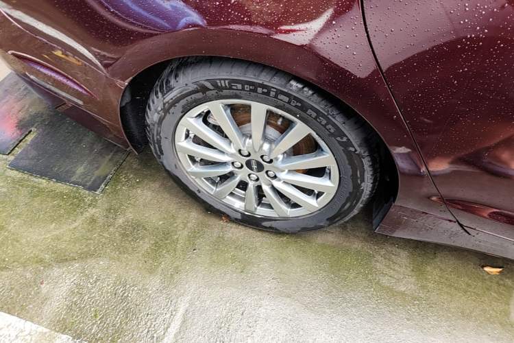 Used Lincoln MKZ 2017 2.0T Luxury Edition Right Rear Wheel Hub