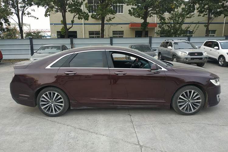 Used Lincoln MKZ 2017 2.0T Luxury Edition Right Side