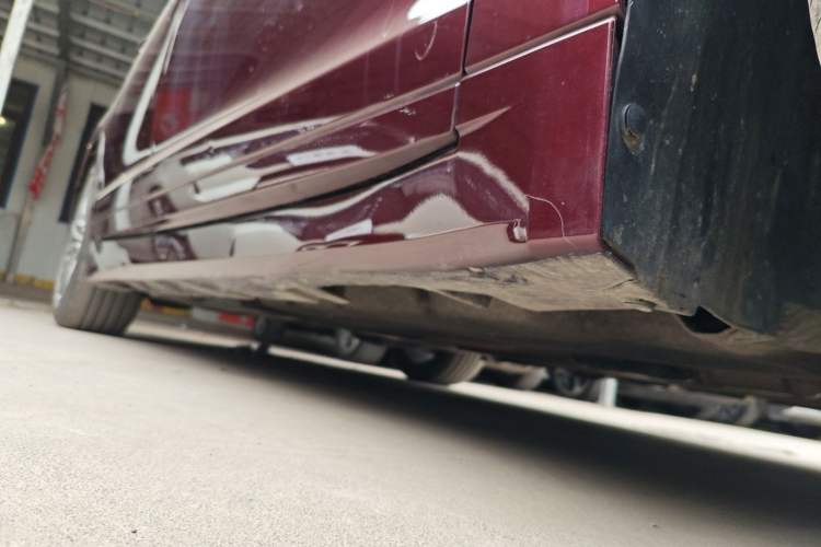 Used Lincoln MKZ 2017 2.0T Luxury Edition Right Side Sill