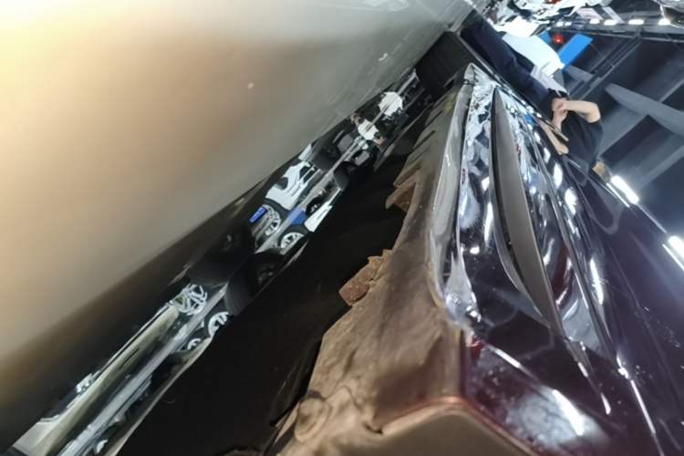 Used Lincoln MKZ 2017 2.0T Luxury Edition Right Side Sill