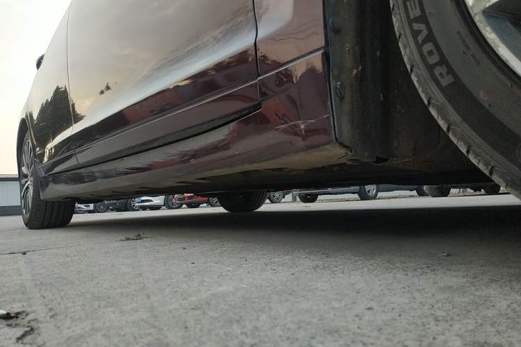 Used Lincoln MKZ 2017 2.0T Luxury Edition Right Side Sill