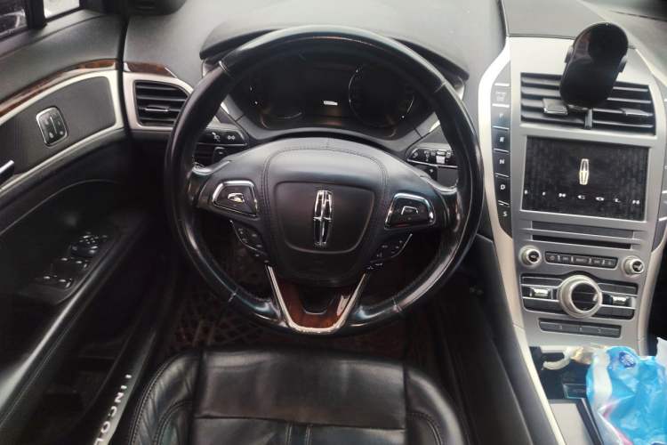 Used Lincoln MKZ 2017 2.0T Luxury Edition Steering Wheel