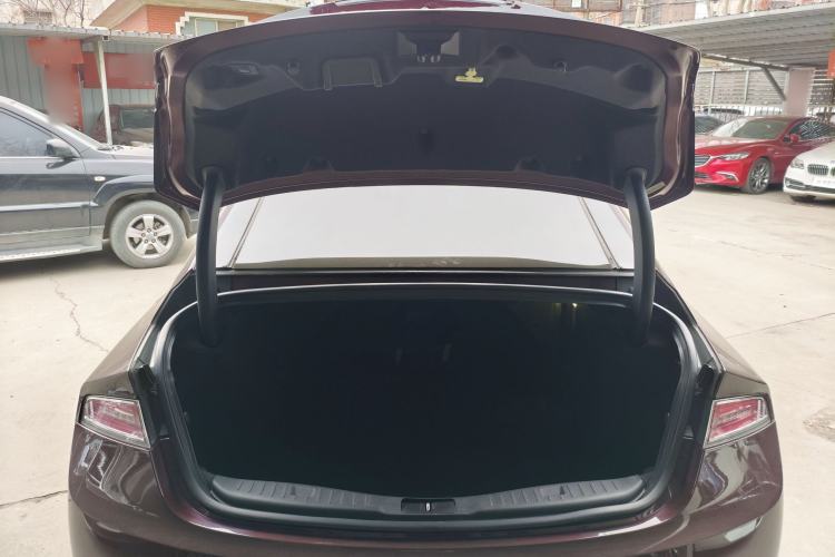 Used Lincoln MKZ 2017 2.0T Luxury Edition Trunk