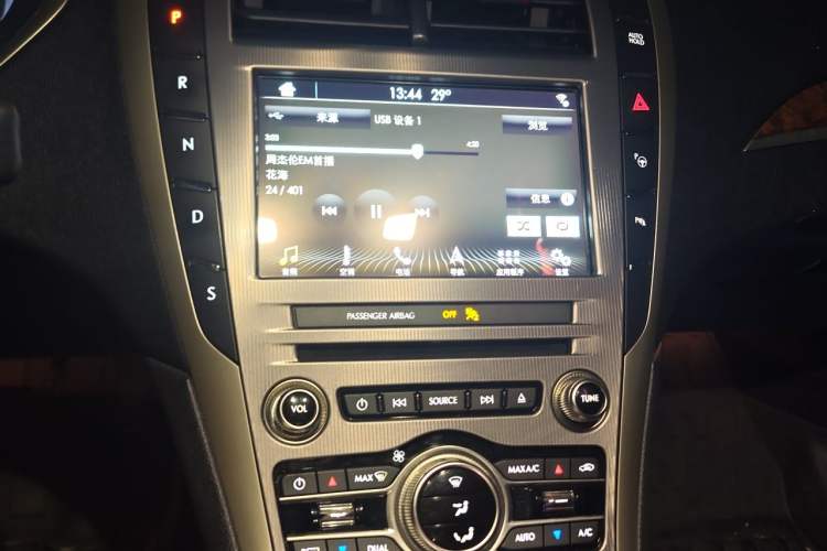 Used Lincoln MKZ 2017 2.0T Luxury Edition Audio And AC Panel