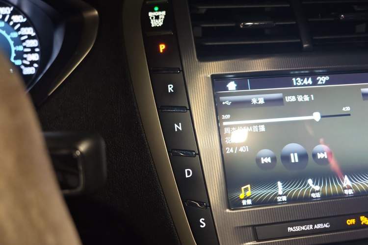 Used Lincoln MKZ 2017 2.0T Luxury Edition Gear Lever