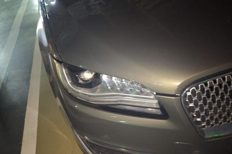 Used Lincoln MKZ 2017 2.0T Luxury Edition Right Front Headlight