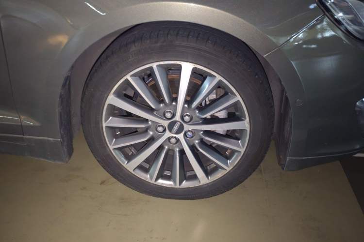 Used Lincoln MKZ 2017 2.0T Luxury Edition Right Front Wheel Hub