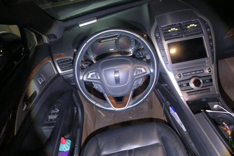 Used Lincoln MKZ 2017 2.0T Luxury Edition Steering Wheel