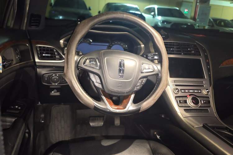 Used Lincoln MKZ 2017 2.0T Luxury Edition Steering Wheel