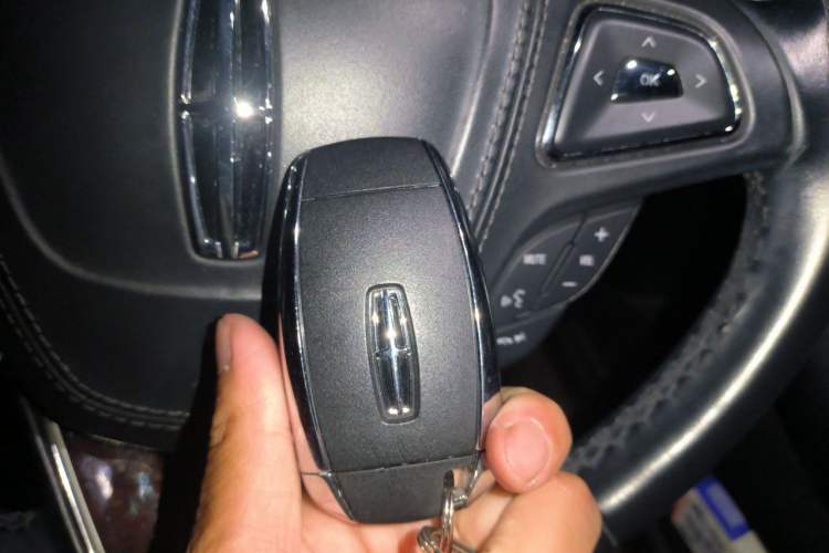 Used Lincoln MKZ 2017 2.0T Luxury Edition Vehicle Key