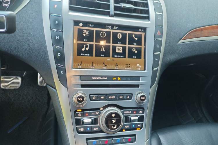 Used Lincoln MKZ 2017 2.0T Luxury Edition Audio And AC Panel