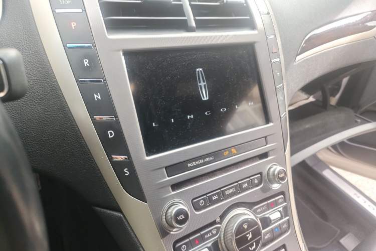 Used Lincoln MKZ 2017 2.0T Luxury Edition Audio And AC Panel