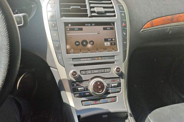 Used Lincoln MKZ 2017 2.0H Hybrid Luxury Edition Audio And AC Panel