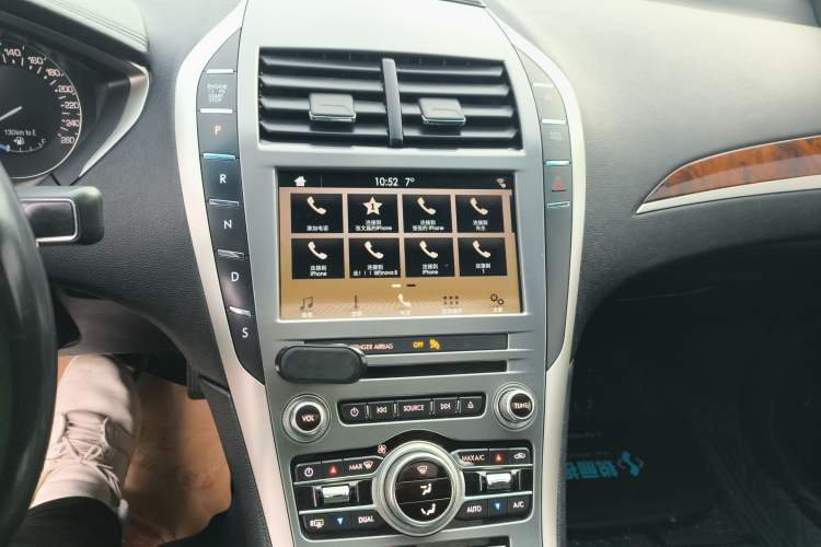 Used Lincoln MKZ 2017 2.0T Luxury Edition Audio And AC Panel