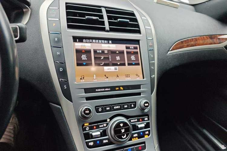 Used Lincoln MKZ 2017 2.0T Luxury Edition Audio And AC Panel