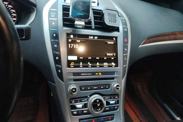 Used Lincoln MKZ 2017 2.0T Luxury Edition Audio And AC Panel