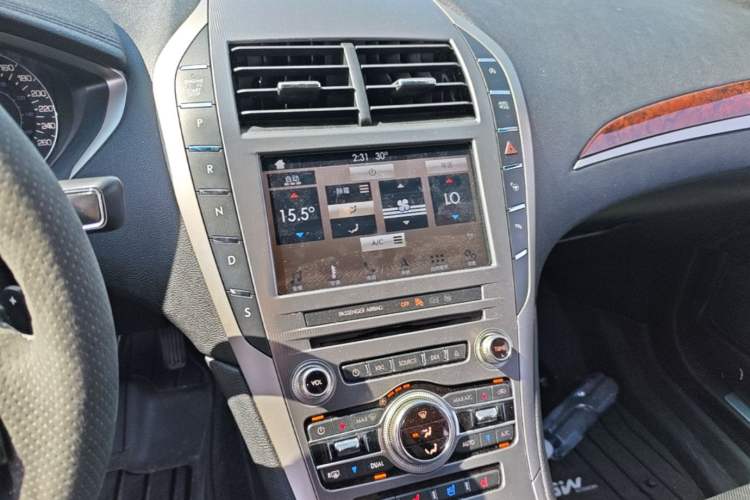 Used Lincoln MKZ 2017 2.0T Luxury Edition Audio And AC Panel