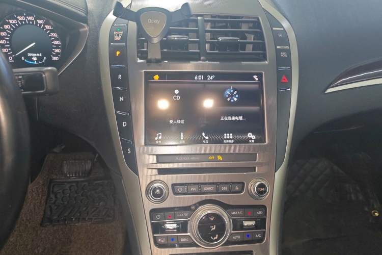 Used Lincoln MKZ 2017 2.0T Luxury Edition Audio And AC Panel