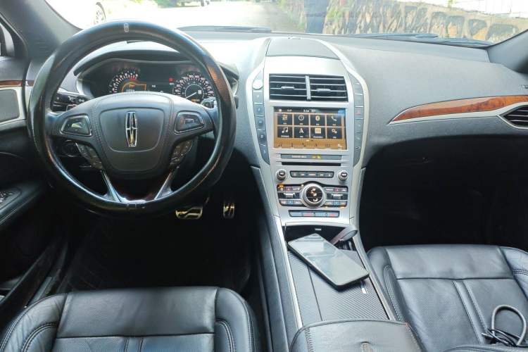 Used Lincoln MKZ 2017 2.0T Luxury Edition Center Console