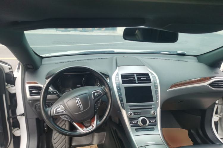 Used Lincoln MKZ 2017 2.0T Luxury Edition Center Console
