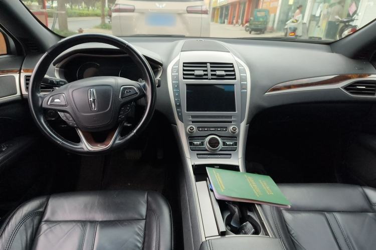 Used Lincoln MKZ 2017 2.0T Luxury Edition Center Console