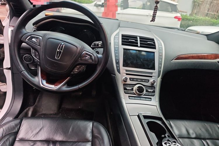 Used Lincoln MKZ 2017 2.0T Luxury Edition Center Console