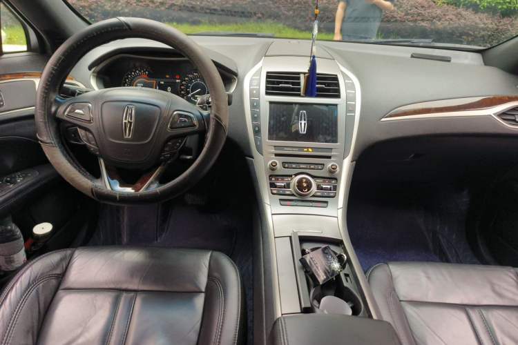 Used Lincoln MKZ 2017 2.0T Luxury Edition Center Console