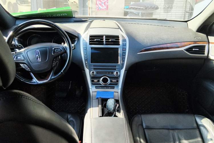 Used Lincoln MKZ 2017 2.0T Luxury Edition Center Console