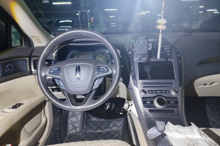 Used Lincoln MKZ 2017 2.0T Luxury Edition Center Console