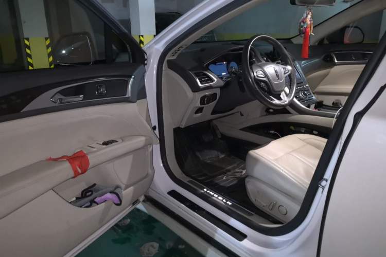 Used Lincoln MKZ 2017 2.0T Luxury Edition Driver Seat
