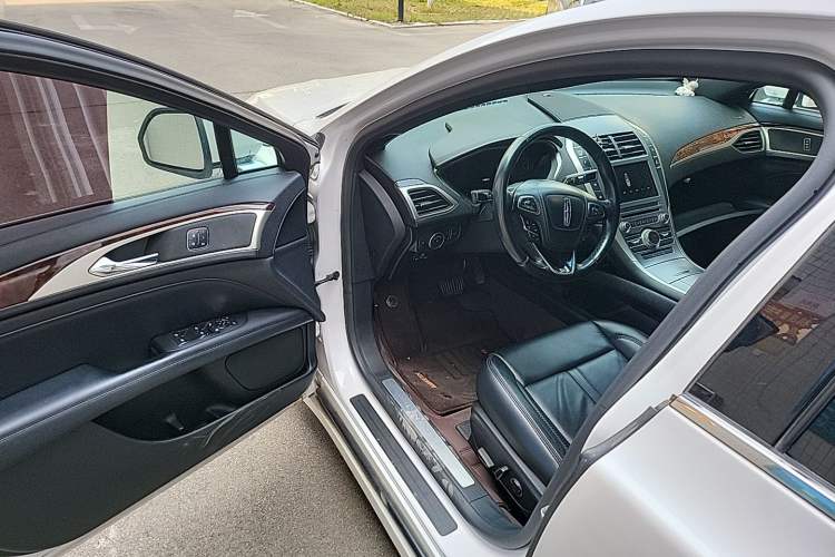 Used Lincoln MKZ 2017 2.0T Luxury Edition Driver Seat