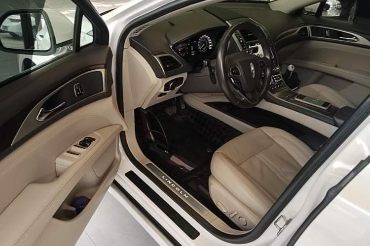Used Lincoln MKZ 2017 2.0T Luxury Edition Driver Seat