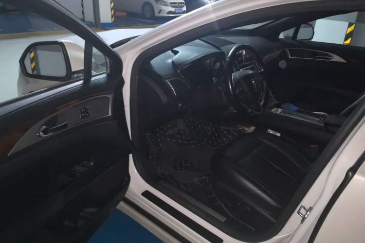 Used Lincoln MKZ 2017 2.0T Luxury Edition Driver Seat
