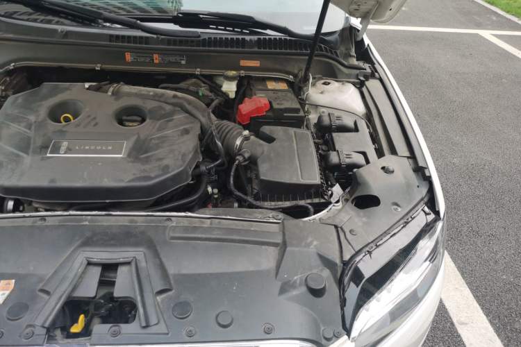 Used Lincoln MKZ 2017 2.0T Luxury Edition Engine Bay Left