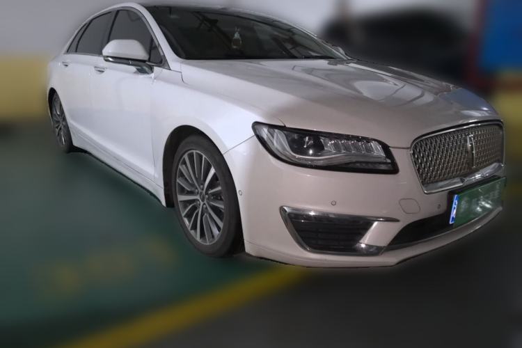 Used Lincoln MKZ 2017 2.0T Luxury Edition Front Right 45 Deg