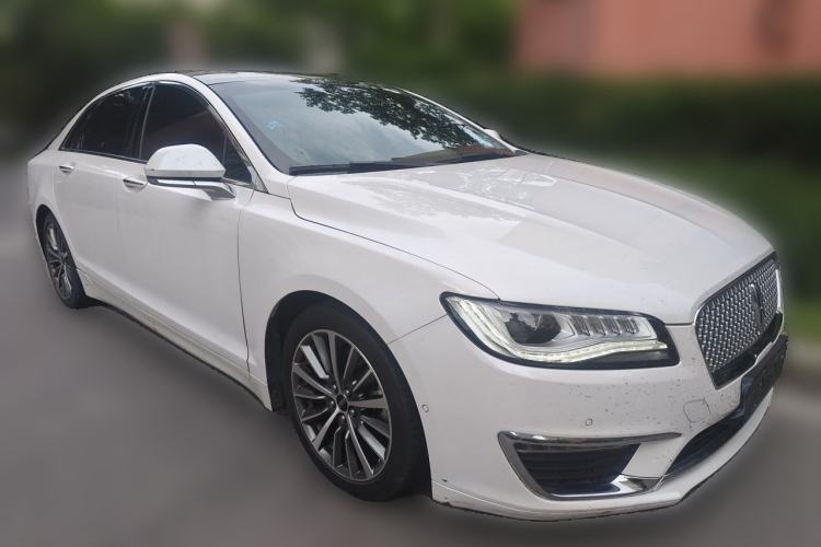 Used Lincoln MKZ 2017 2.0T Luxury Edition Front Right 45 Deg